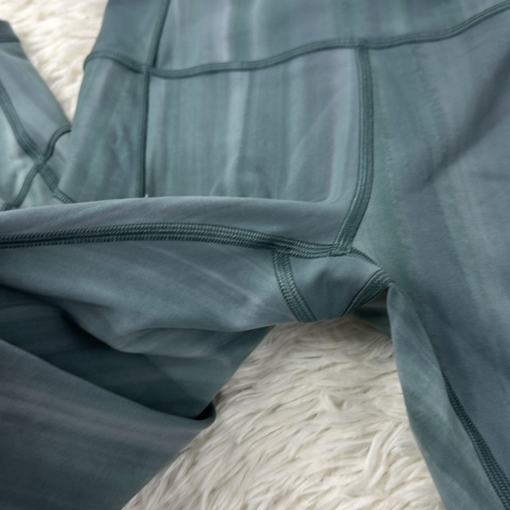 Lululemon In Movement Tight 25" *Everlux Linear Spray Dye White Deep Ocean - Picture 2 of 6
